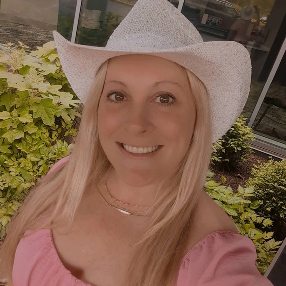 Meet your Posher, Natalie - Picture 1 of 1